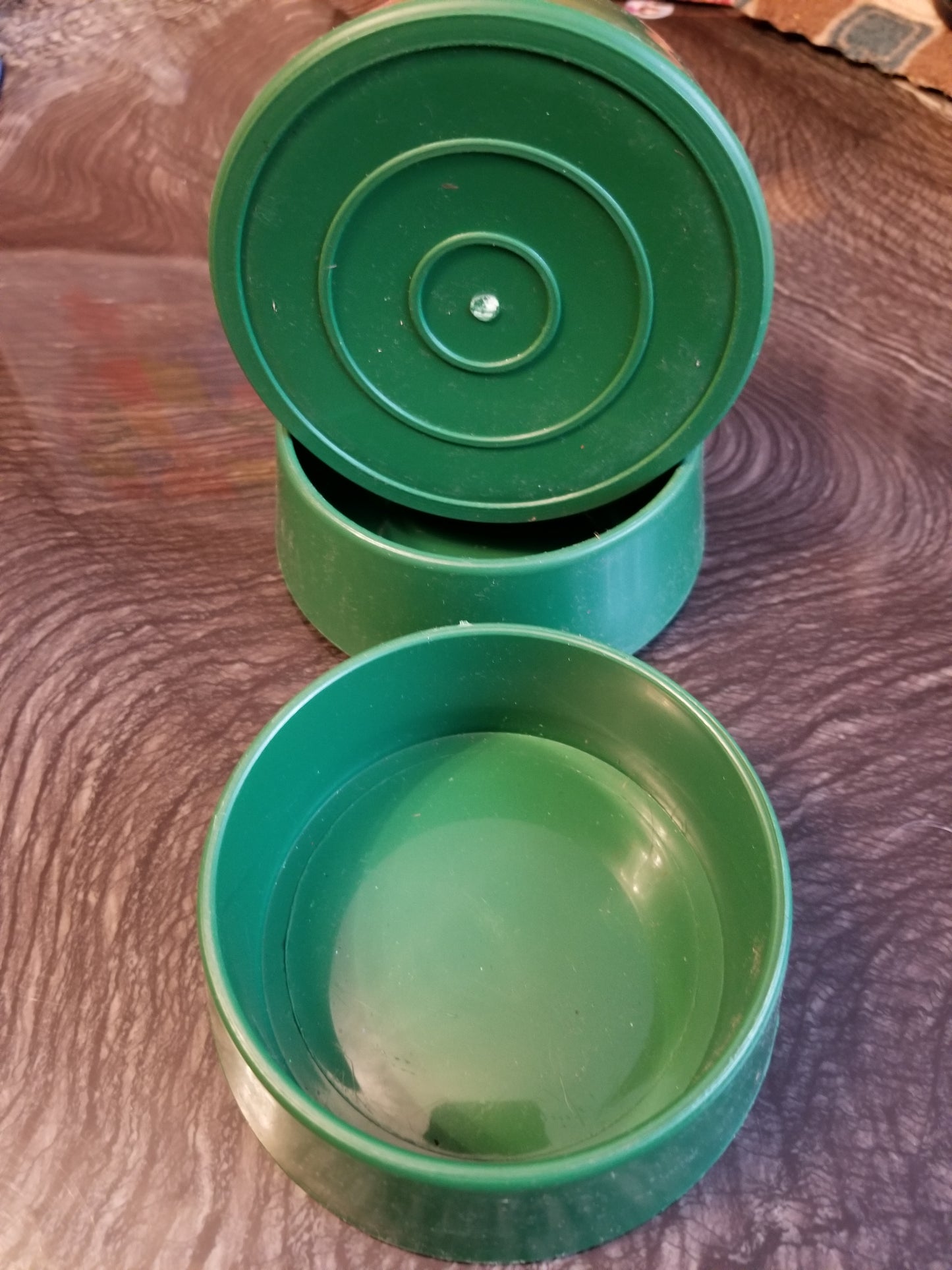 Plastic Feeding Pot